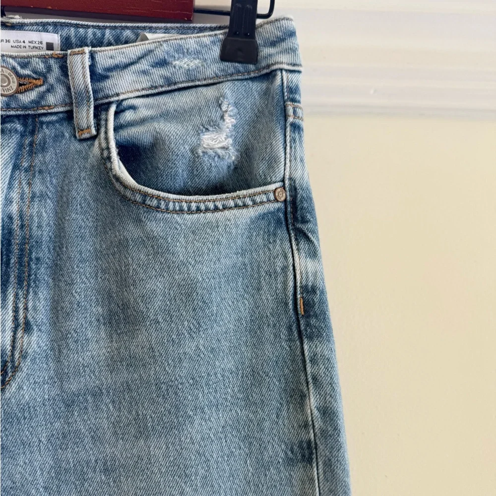 ZARA High-Waisted Straight Leg Jeans – Light Wash size 4 - Picture 6 of 12